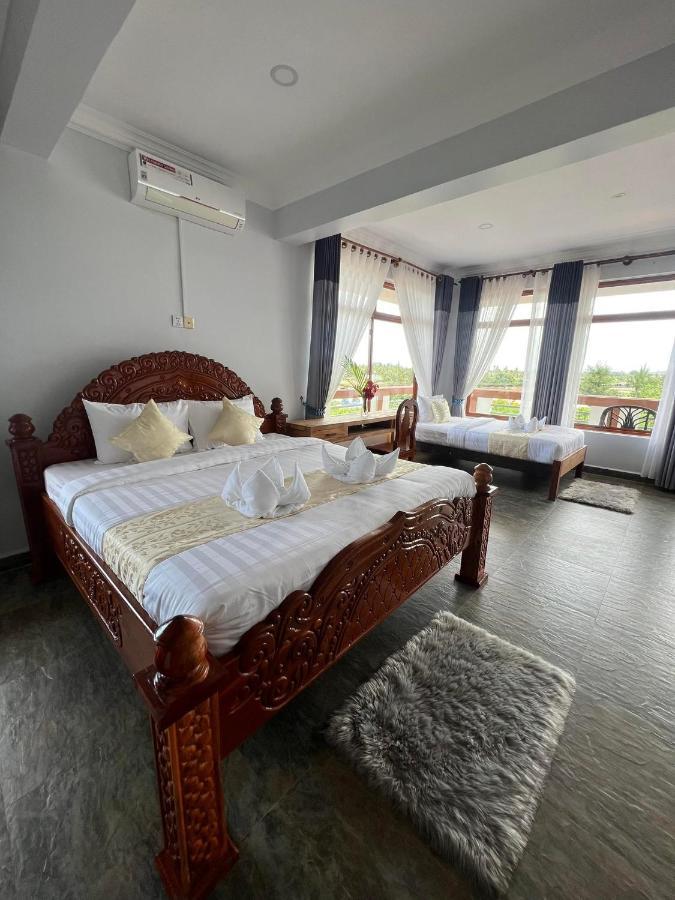 Hotel The Moon Kampot Boutique Exterior foto