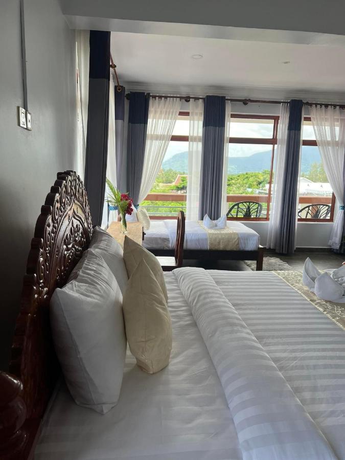 Hotel The Moon Kampot Boutique Exterior foto