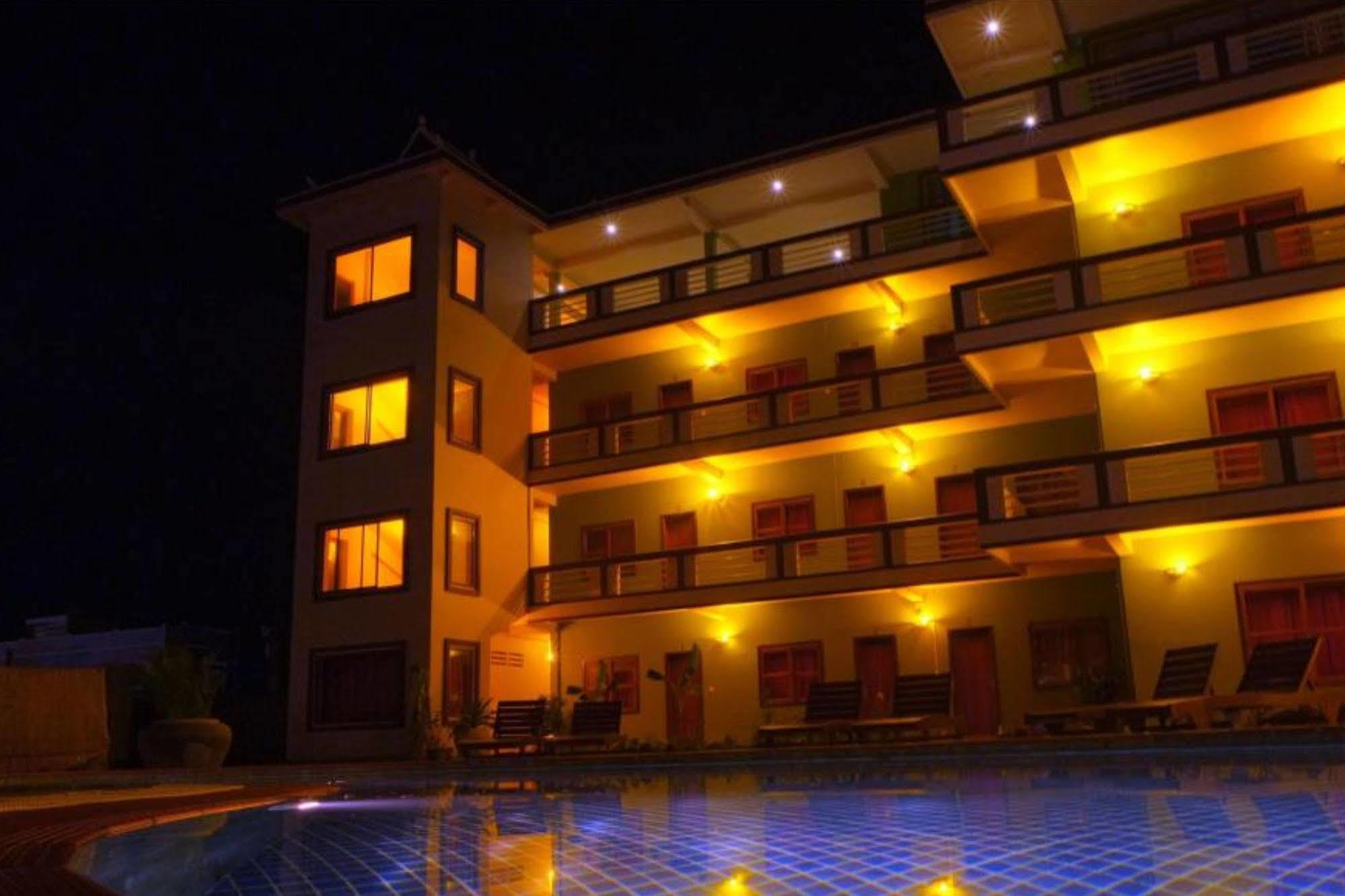 Hotel The Moon Kampot Boutique Exterior foto